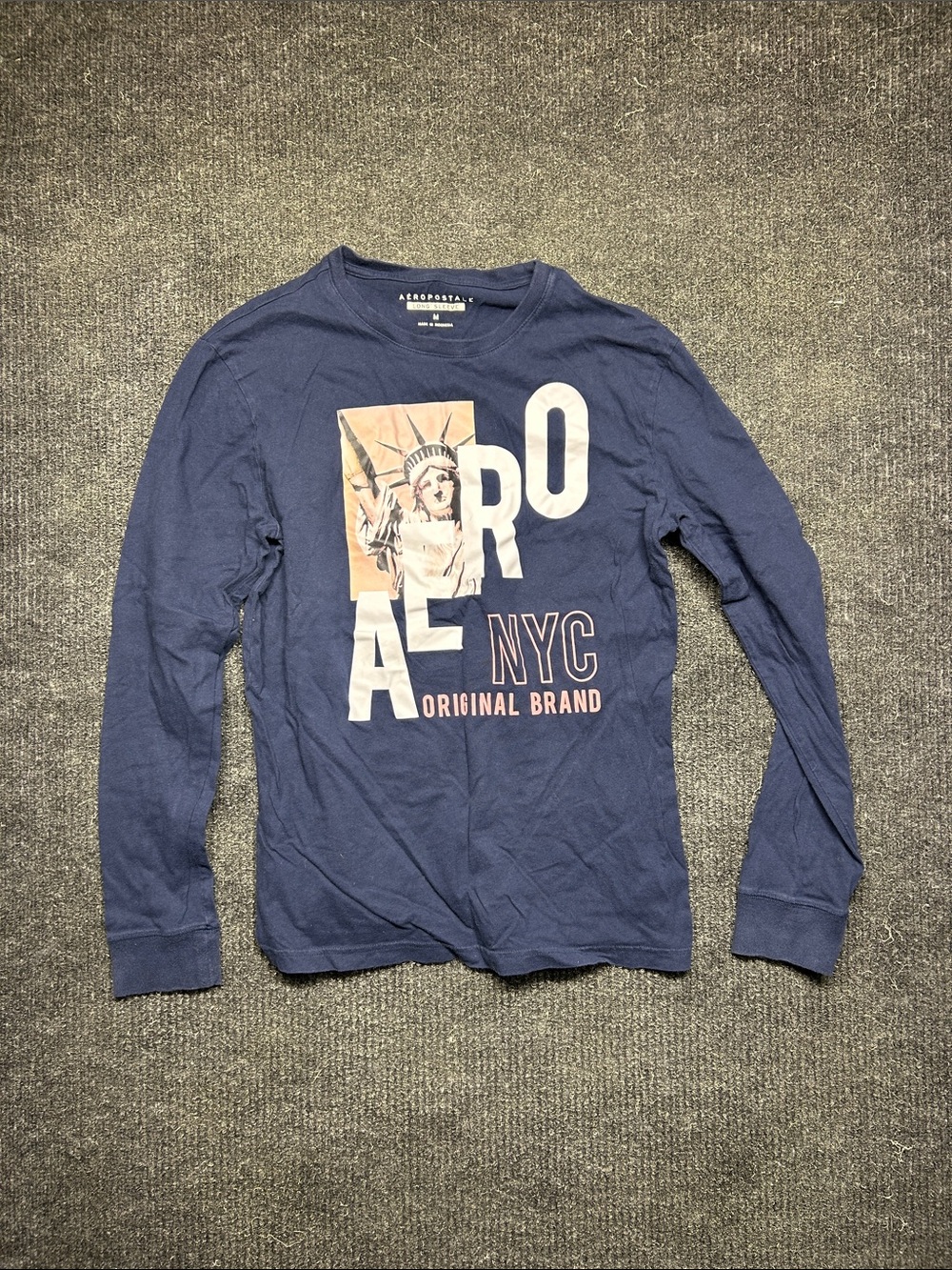 Aeropostale Navy Long Sleeve NYC Graphic Tee with Statue of Liberty Print